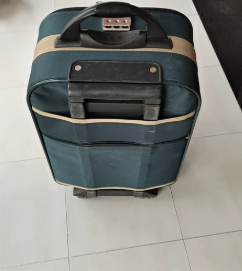 拉杆箱 尺寸：52x33x.22cm 可登机