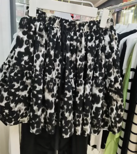 豹纹百褶裙全新 感兴趣的话点“我想要”和我...