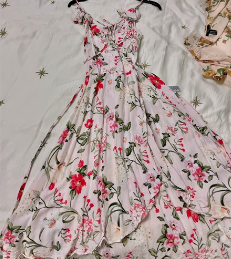 三件衣服懒得分开描述了，第一第二张图的裙子...