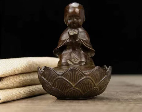 仿古莲花求佛小和尚熏香炉 尺寸：直径6.8...