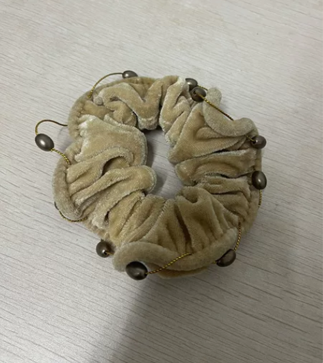 传统头绳，去年公司年会的时候买的，用过一次...