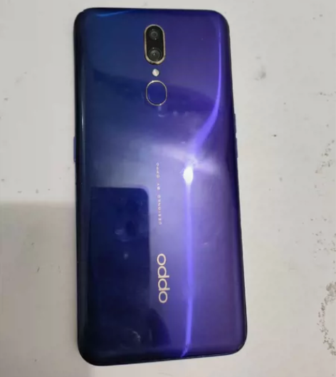 oppo a9暗夜紫,不卡顿,屏幕有些裂痕...