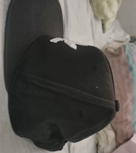 Adidas嘻哈帽，保证正品，基本没咋戴过...