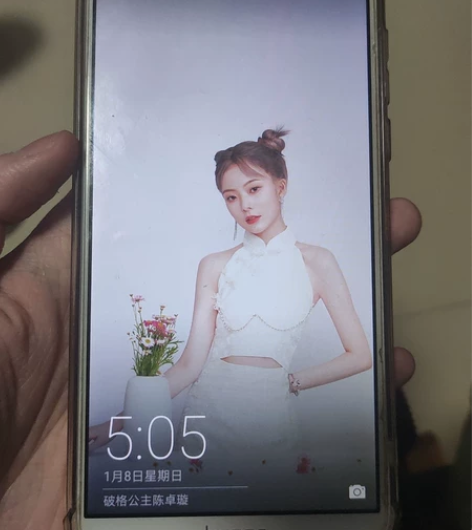 荣耀畅玩 7c 4+64g 带原装充电线 ...
