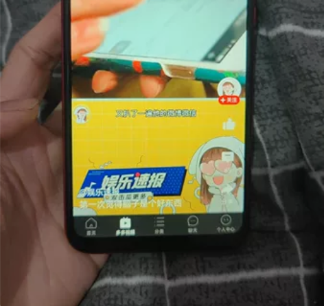 荣耀play3 4+64 九新，屏幕边框无...