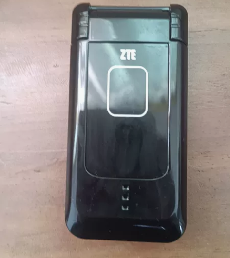 中兴翻盖手机,可开机,99新 感兴趣的话点...