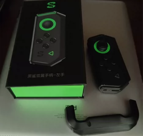 黑鲨手机游戏左手柄，包邮 感兴趣的话点“我...