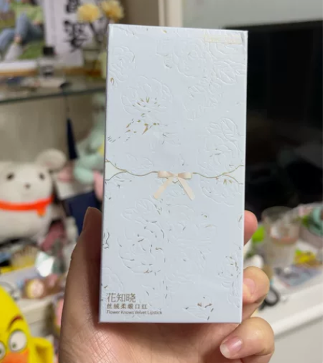 花知晓晚山茶口红 全新未拆封，诚心入免运费。