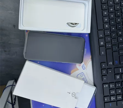 海信F50白色,5100超大电量,5g全网...