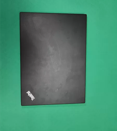 现手里一台笔记本，型号为2020款Thin...