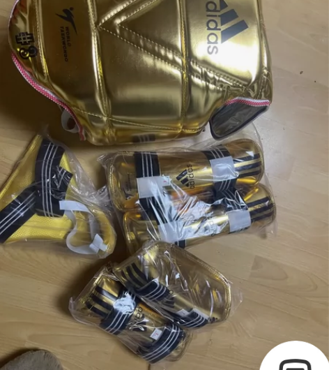 出售跆拳道全套护具 阿迪达斯全新 感兴趣的...