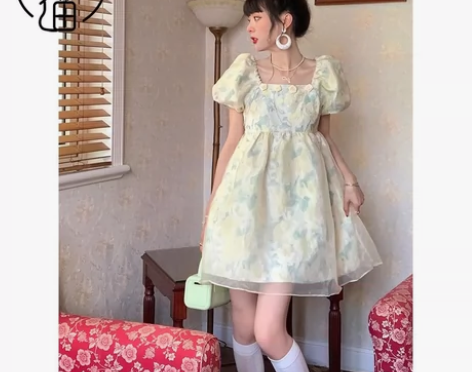 法式泡泡袖碎花连衣裙女收腰方领蓬蓬裙公主风...