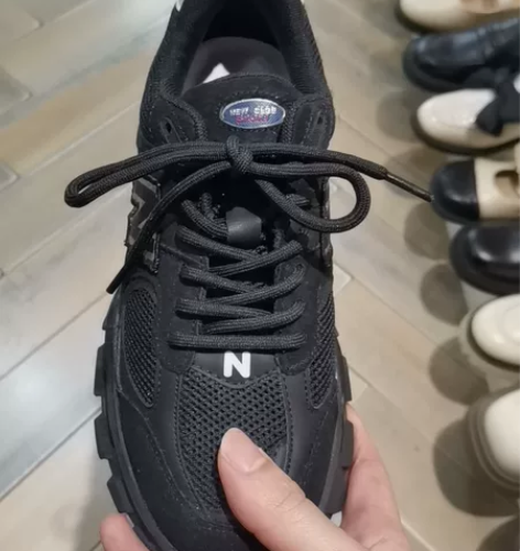 经典运动鞋 37.38.39 买大一码 福...