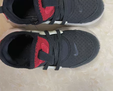 耐克童鞋，运动鞋，非常舒适柔软，27码，内...