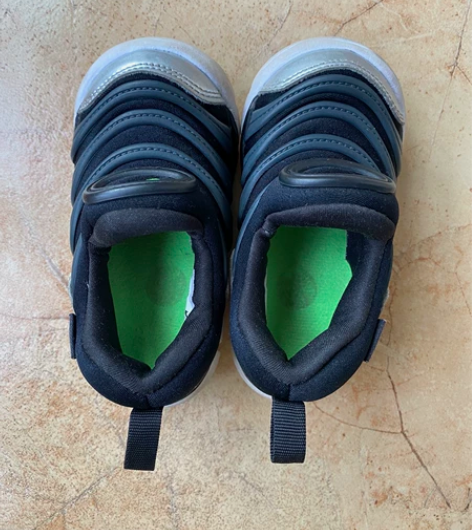 NIKE耐克毛毛虫黑色儿童运动鞋 6C 商...