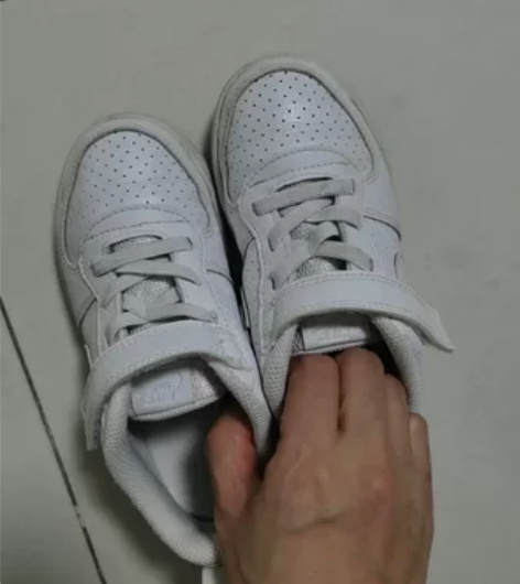 耐克Nike儿童板鞋 10C 正常穿着痕迹...