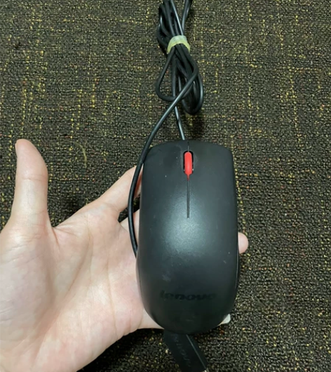 正品联想鼠标。买电脑随机带的。 包邮