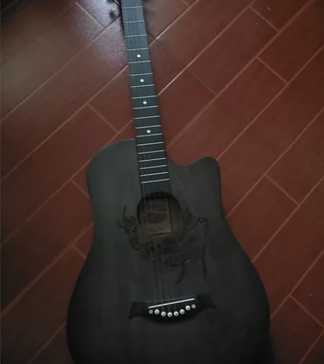 安德鲁的新手吉他 第二张是赠品 有两个背带...