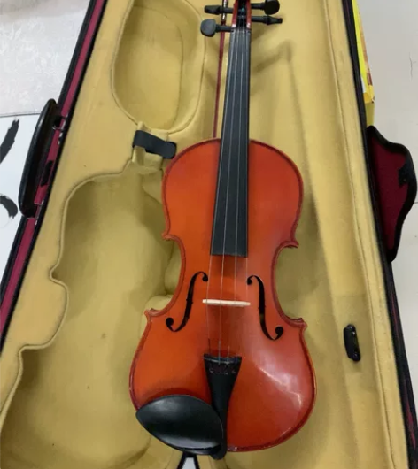 上海百灵4/4小提琴一把,九成新。品相一流...