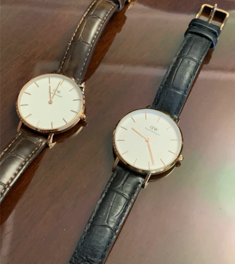 DW手表 白面黑带一条 白面棕带一条 分别...