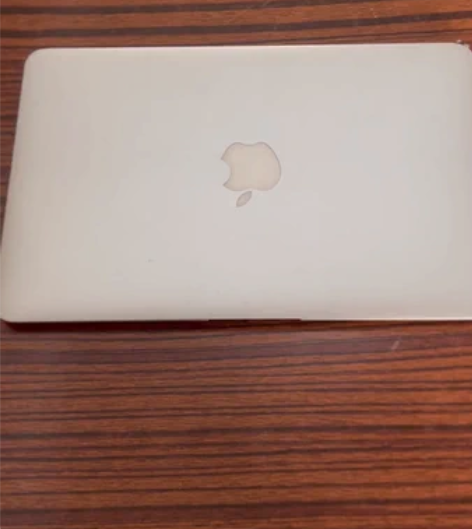 苹果刀锋超薄笔记本！是奔驰定制版的！I5的...
