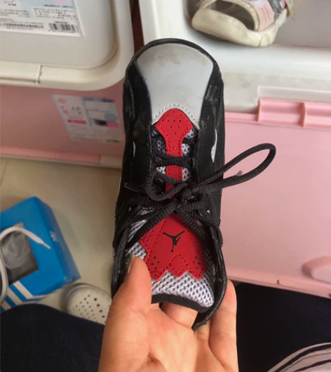 几乎全新  儿童乔丹篮球鞋  内长16 感...