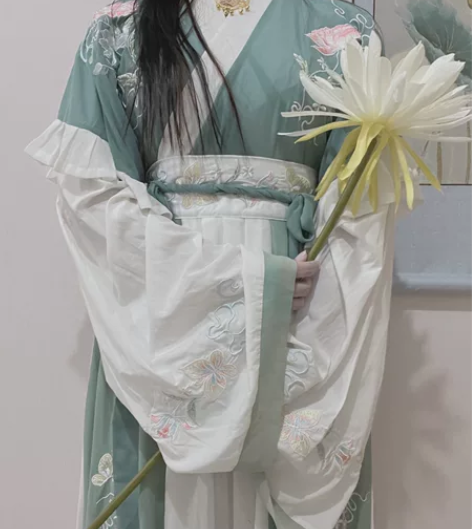 搭夫人家晋制汉服,无瑕疵,已绝版 感兴趣的...