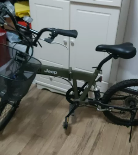 自行车Jeep买吉普送的，结果一次都没有骑...