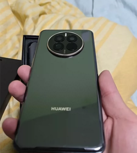华为mate50e，256内存，有磕碰划痕...