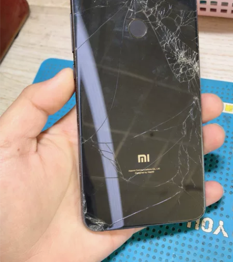 小米8青春 6+64 成色一般 屏幕有点掉...