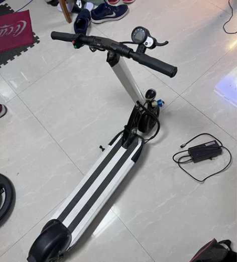 尊尚轻便电动车 无椅子站立款  搬家不想带...