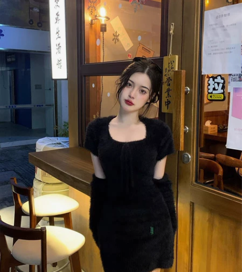 网红纯欲风方领袖套连衣裙~包臀裙 感兴趣的...