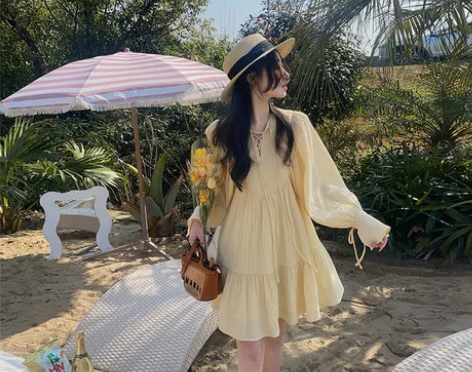 ?梅子熟了度假连衣裙小众设计高腰蛋糕裙摆a...