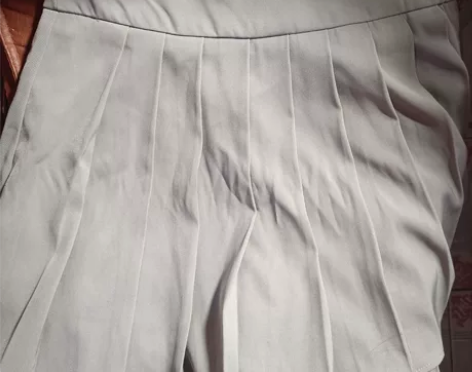 灰色百褶裙 在商场里买的一百多 只穿过一...