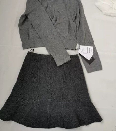灰色上衣毛呢短裙鱼尾裙。面料很舒服，短裙1...
