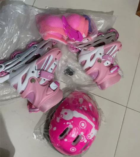 直排溜冰鞋儿童可调男童女童闪光轮滑鞋全套旱...