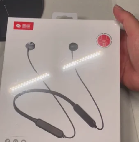 全新运动磁吸耳机、包装完好没打开、完好、锻...