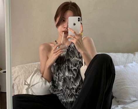 【新品95折】黑色挂脖吊带背心女夏季薄款设...