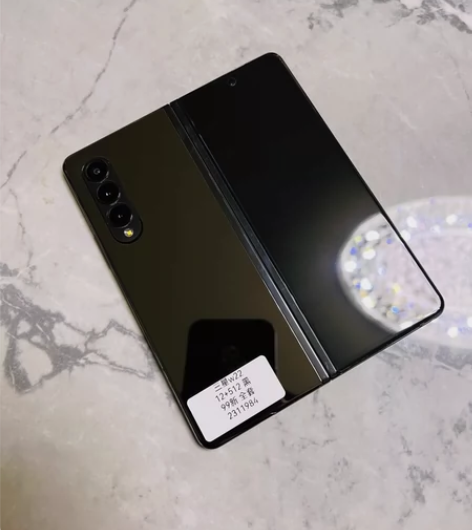三星W22，5G黑金16+512G，成色9...