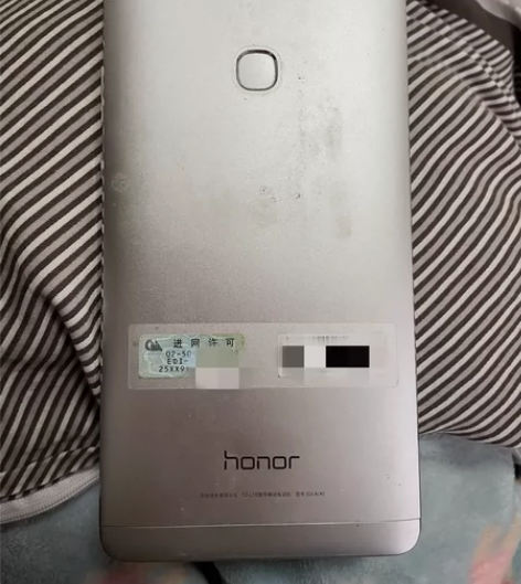 华为前旗下荣耀note8，银白色 手机太大...