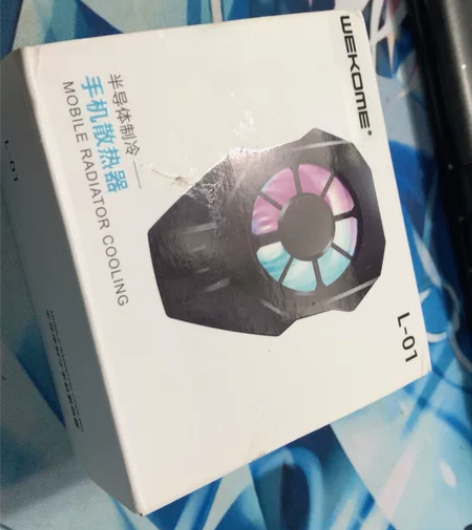 wekome散热器 买过来朋友就送了我个黑...