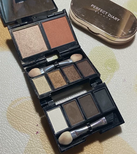 腮红高光 眼影 眉粉一体 适合随身带 小巧...