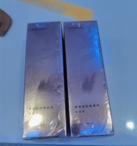 奢貌隔离紫色，赵梦澈直播间拍了两单，自用一...