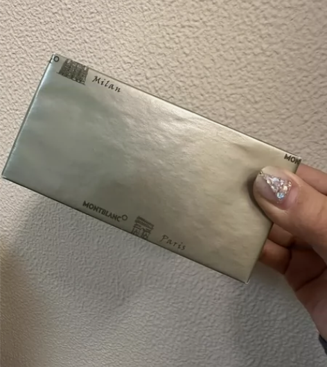 万宝龙墨水一瓶，hk带回，外包装微瑕介意勿...