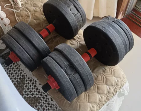 50元块钱出两个哑铃，价格可以商议 感兴趣...