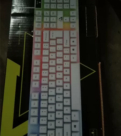 全新未拆封键盘,发光单键盘,买电脑配的,自...