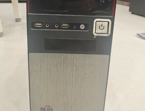 出一台电脑主机,带电源线,带光驱,120固...