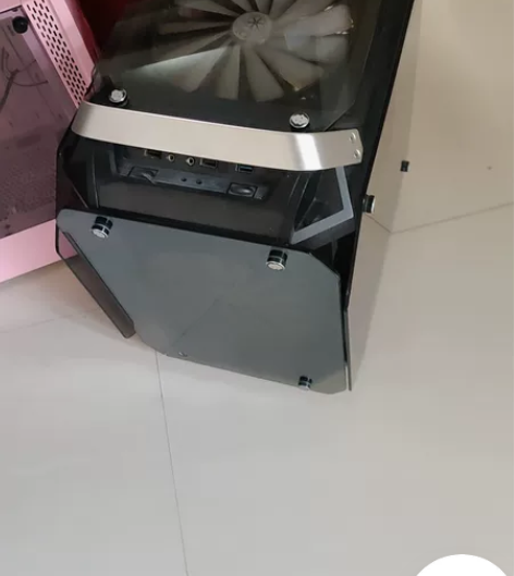 电脑机箱,玩嘉小金刚机箱,成色不错,自取价...