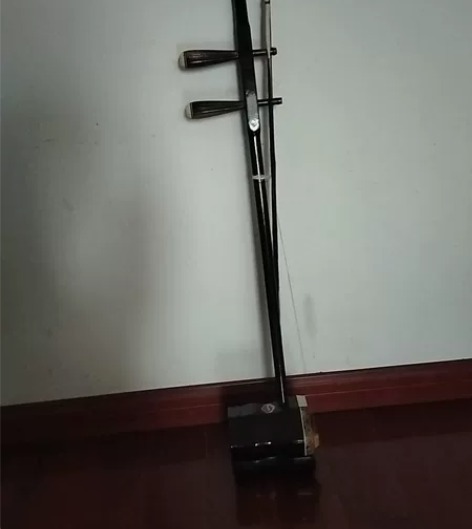 二胡一把，品牌灵岩，功能完善无维修，音质悦...