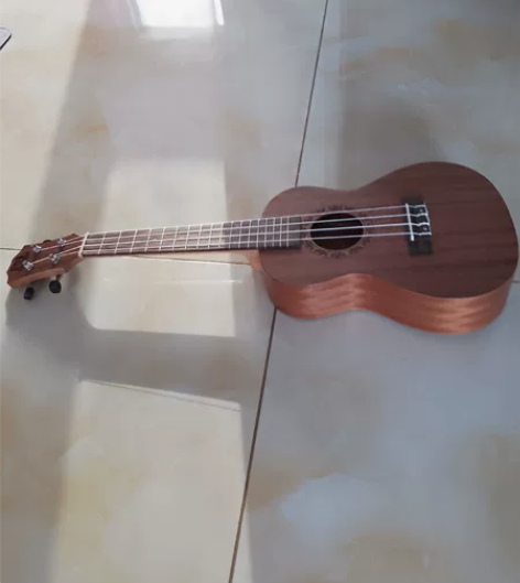 尤克里里，不议价， 感兴趣的话点“我想要”...